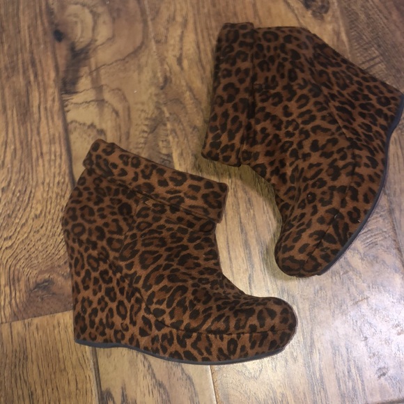 Gianni Bini Leopard Slouch Wedge Ankle Boots 7 - Picture 3 of 11
